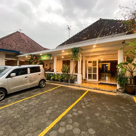 Parikesit Guest House Yogyakarta Esterno foto