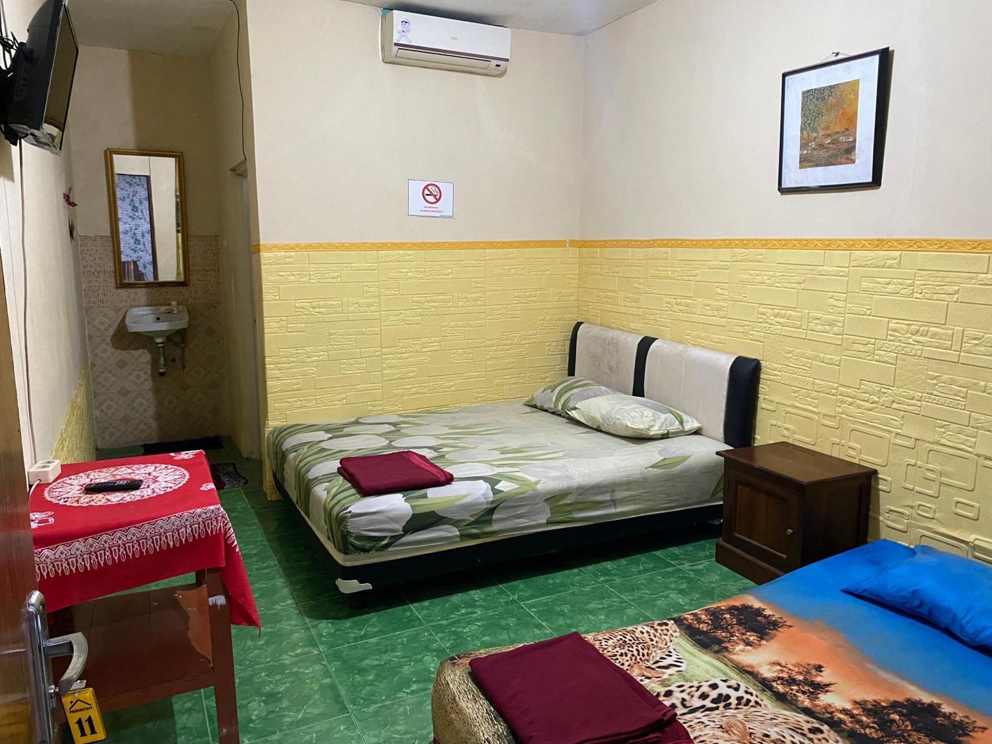 Parikesit Guest House Yogyakarta Esterno foto