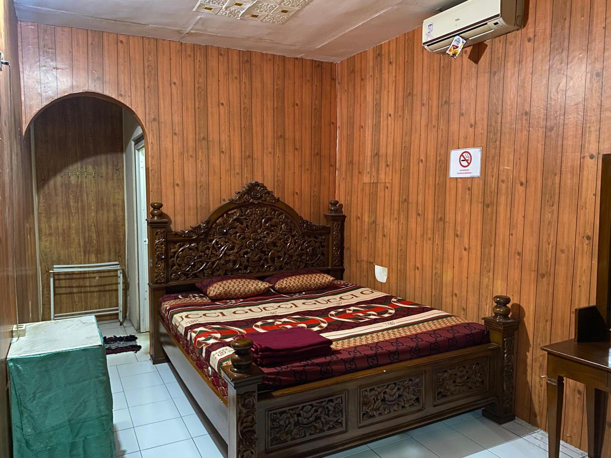Parikesit Guest House Yogyakarta Esterno foto