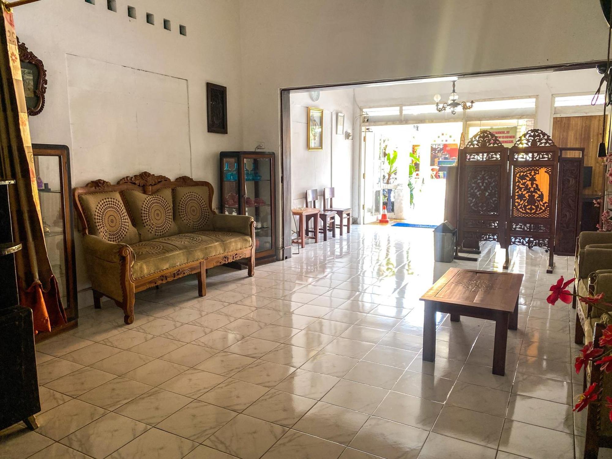Parikesit Guest House Yogyakarta Esterno foto