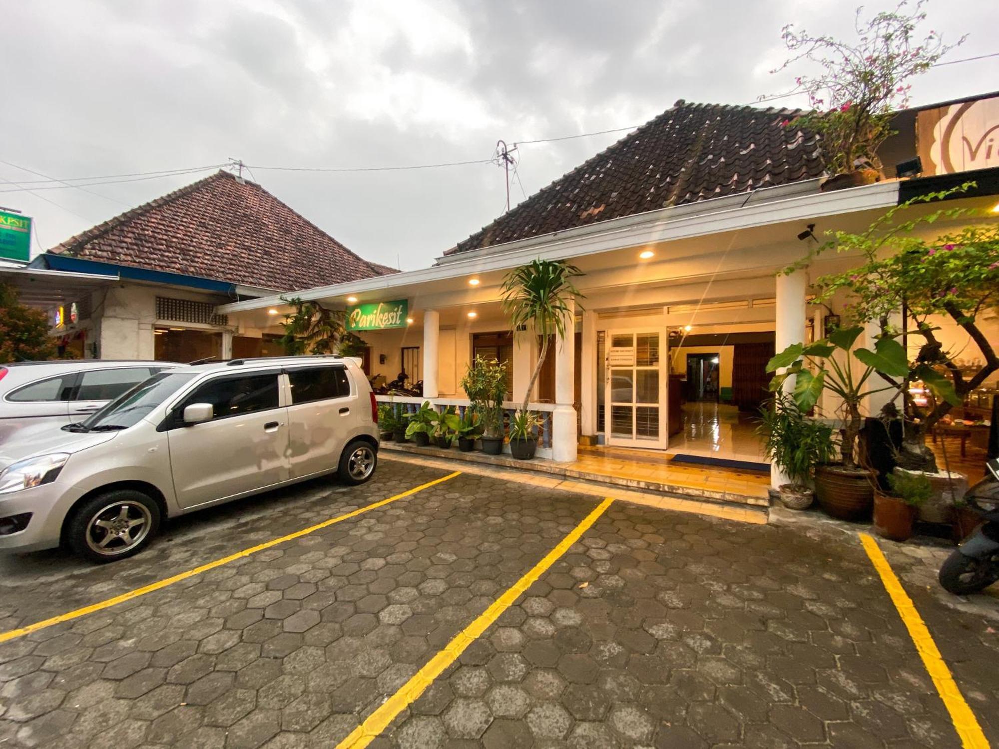 Parikesit Guest House Yogyakarta Esterno foto